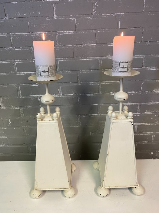 Soporte para velas - Dos candelabros de metal