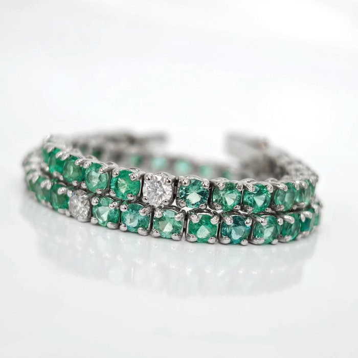 *no reserve* 6.05 ct Green Emerald & 0.90 ct E to F Diamond Tennis Bracelet - 10.06 gr - 14 kt Weißgold - Armband - 6.05 ct Smaragd - Diamant