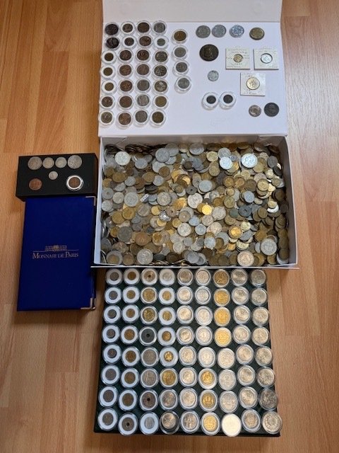 Francia. Lot de ± 11 kg de monnaies françaises (+ monnaies en capsule et autre)  (Senza Prezzo di Riserva)