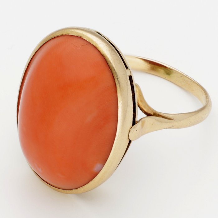 Ring - 18 kt. Yellow gold -  11.80 tw. Blood Coral 