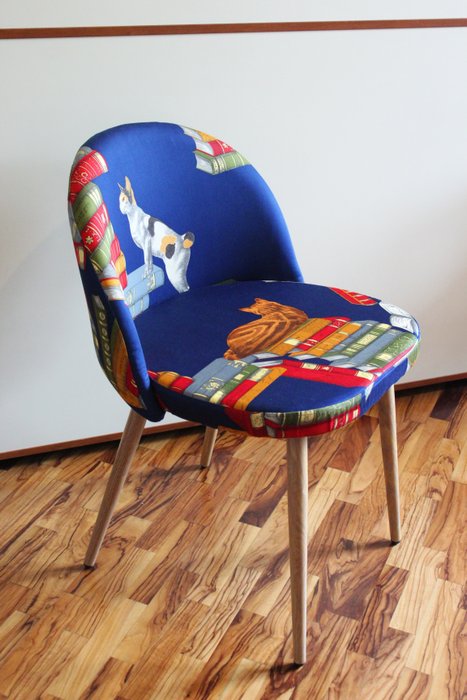椅子 - Fornasetti 书籍上有猫面料 - 木材、金属、泡沫、织物
