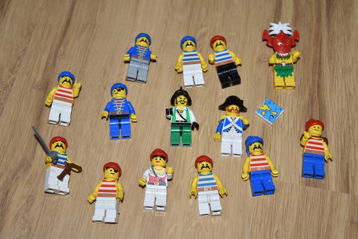 Lego - Pirates - 14 minifiguren