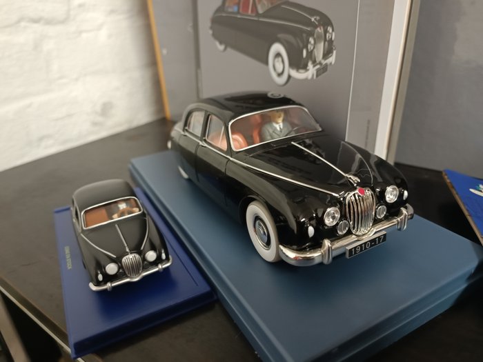 Tintin - 2 Modellautos – 1/24 + 1/43 – Dawsons Jaguar MK1, Cola auf Lager - Moulinsart / Hachette / Atlas