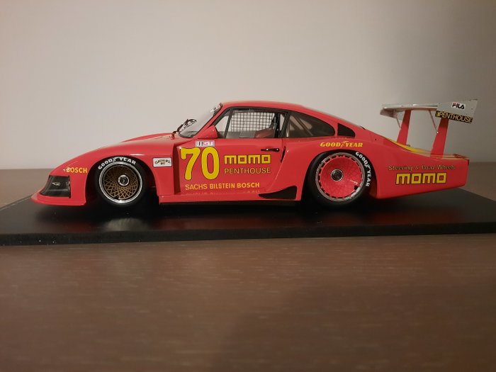 Spark 1:18 - Model samochodu wyścigowego - Porsche 935/78 Momo Norisring 1981 - Spark 1:18