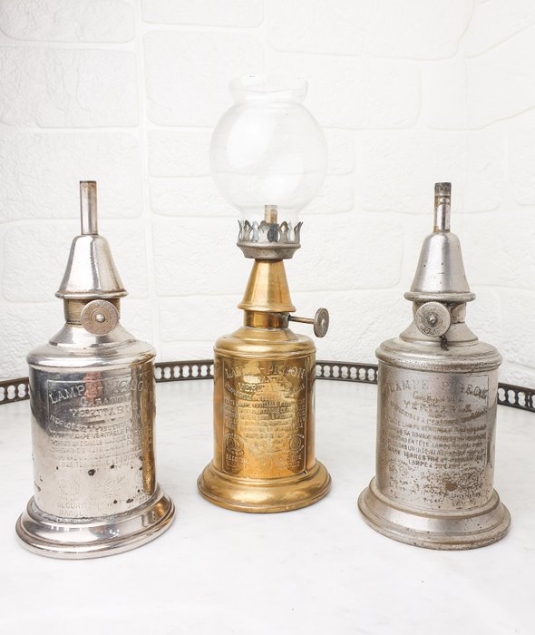 lot de 3 lampes anciennes Pigeon. - Kerosene lamp (3) - Brass