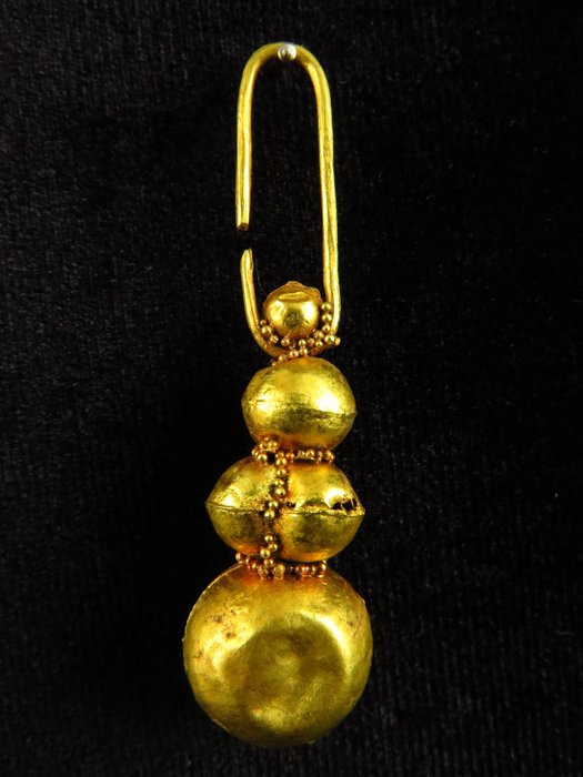 Ancient Roman Gold decorated 'Grapevine' Earring - 4.8 cm  (No Reserve Price)