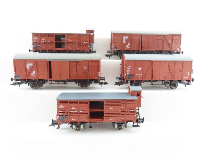 Fleischmann H0 - 5764K/5311K/5732K - 模型貨運火車 (5) - 2 軸封閉式貨車，包括用於運輸牲畜 - DR (DDR)