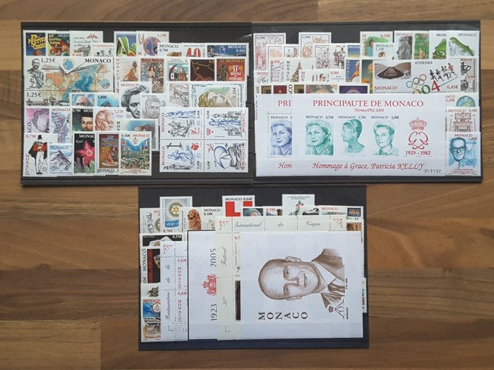 Monaco 2003/2005 - 3 hele år med aktuelle frimerker med 90 suvenirark - Yvert 2382 à 2527 sans les timbres non émis et BF 90