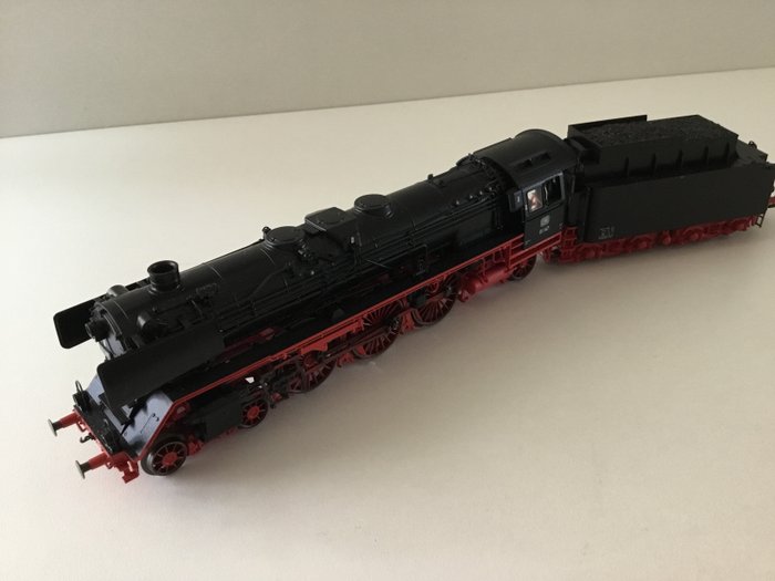Märklin H0 - 39010 - Locomotora de vapor con ténder (1) - BR 01 147 - DB