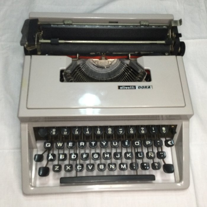 Ettore Sottsass - Olivetti, Dora - Máquina de escrever - década de 1960