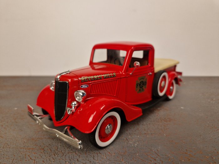 Solido 1:20 - 模型麵包車 - Ford V8 1936 - 消防車