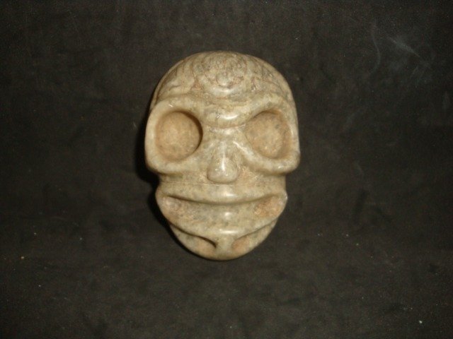 culture Taino gandes antilles caraïbes pierre Masque cultuel présentant un visage / tampon tatouages - 10 cm  (Sans Prix de Réserve)