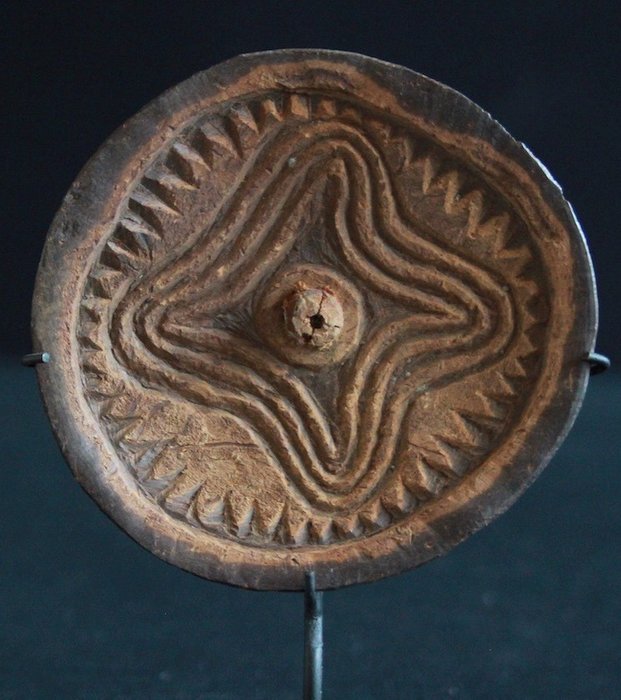 来自东塞皮克省阿贝拉姆人的旋转陀螺的古老圆盘。 - 巴布亚新几内亚  (没有保留价)