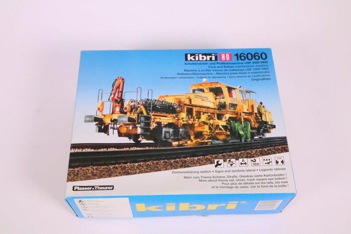Kibri H0 - 16060 - Zestawy budynków kolejowych (1) - Maszyna do rozprowadzania i profilowania balastu USP2000SWS Plasser & Theurer