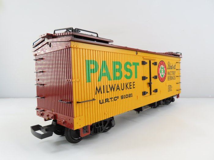 LGB G - 4074 - Pienoisjunaradan tavaravaunu (1) - 4-akselinen "Boxcar" "PABST" painatuksella - Milwaukee Road