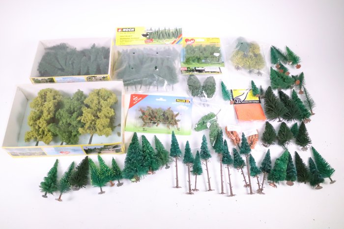 Busch, Faller, Heki, Noch, Woodland Scenics H0 - Modellino di scenario ferroviario (160) - Confezione da 160 pezzi con alberi