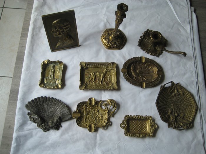 Askebæger  (10) - Bronze (forgyldt og sølvbelagt/patineret/koldtmalet)