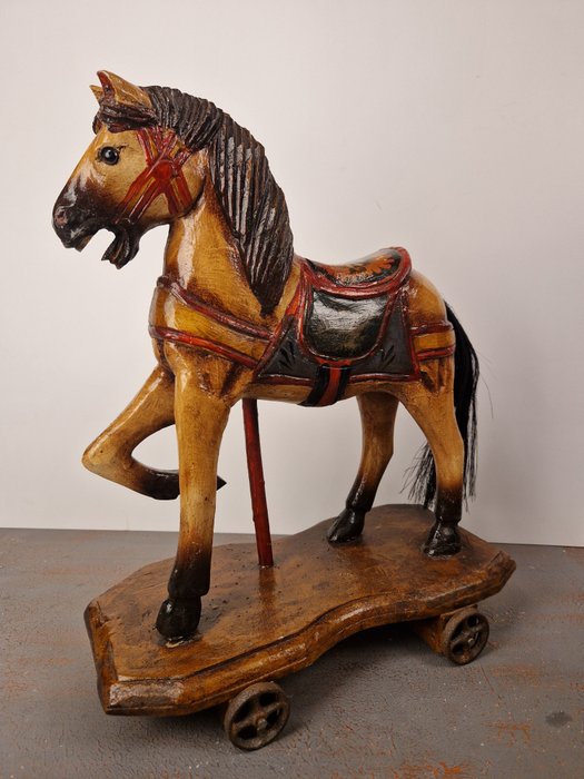 onbekend - Skulptur, Houten paard op wielen - 40 cm - Holz - 1960