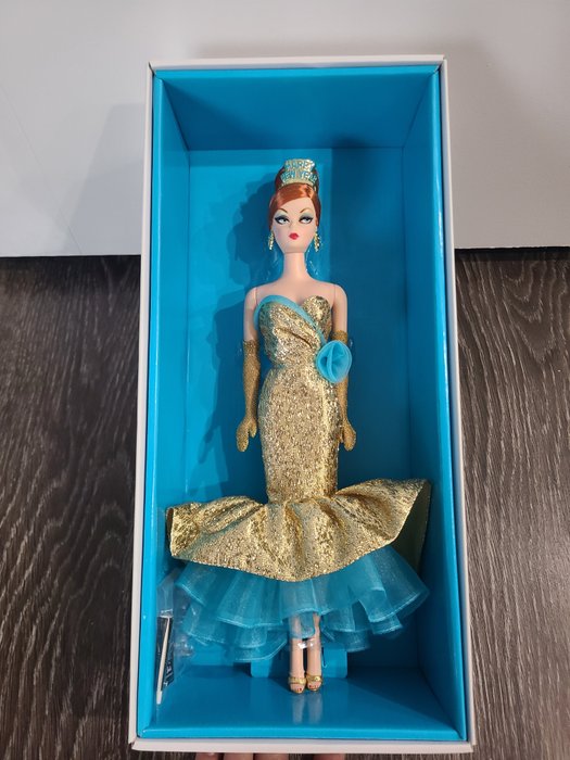 Mattel  - Muñeca Barbie Happy New Year Holiday Hostess Collection - 2010-2020