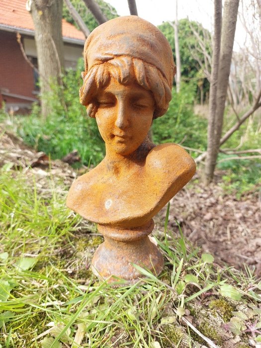 Szobor, statue in cast metal female bust - 26 cm - Vas (öntött)