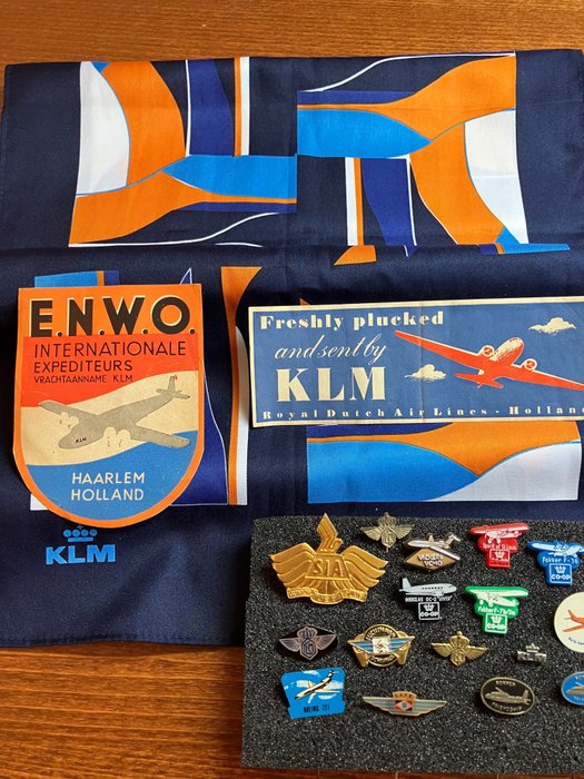 KLM - Airline and airport memorabilia - Scarf, flight attendant scarf, Pins/pins, KLM stickers - 1960-1970