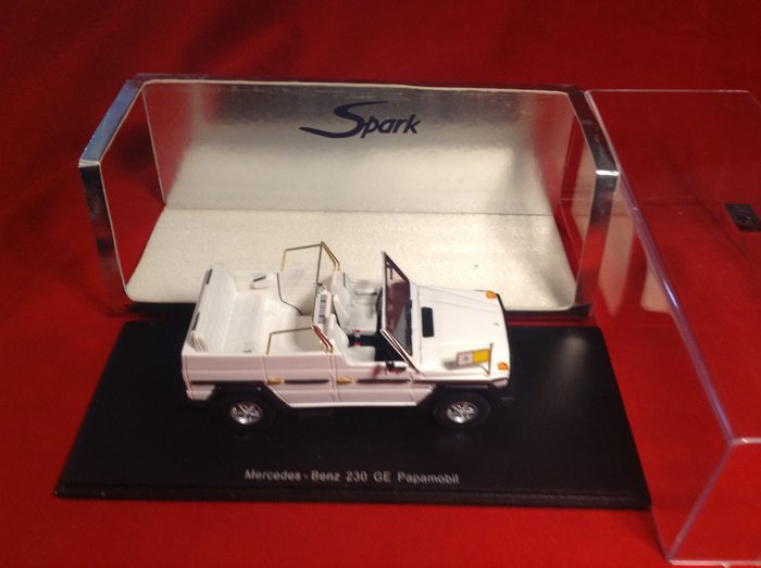 Spark 1:43 - Modelbil - ref. #S1007   Mercedes Benz 230GE Special "Papamobil" 1983 - Papa Giovanni Paolo II - Karol Józef - Begrænset udgave