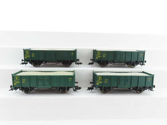 Fleischmann H0轨 - 5207 - 模型火车客运车厢 (4) - 4x 2 轴高开箱式卡车满载 - NMBS