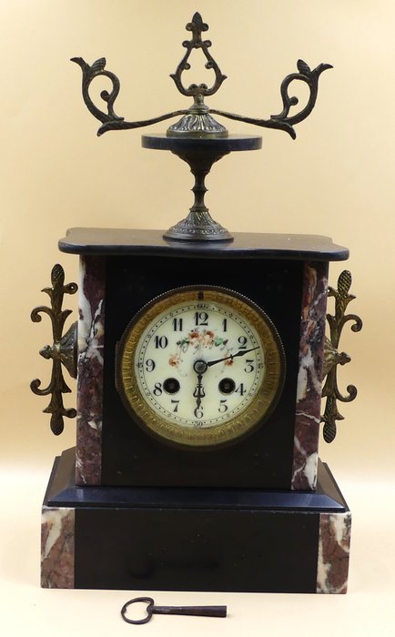 壁炉架时钟 - 拿破仑三世风格 - 大理石, 粗锌 - 1880年