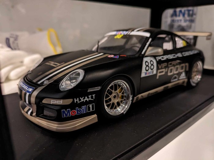 Autoart 1:18 - Modell racerbil - Porsche 911