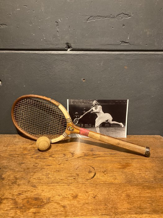 Antique - 1925 - Tennis ball, Tennis racket, Succesmodel 