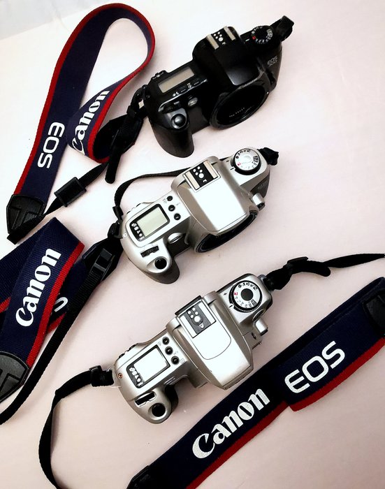 Canon EOS 3 Corpi macchina:  EOS 300, EOS 500, EOS 500N + 3 tracolla originali CANON Analoge Kamera