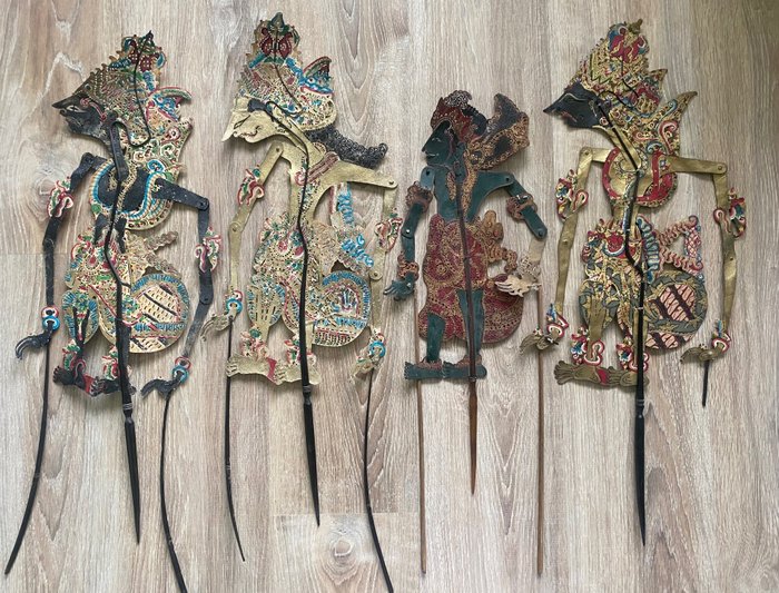 4 poupées wayang kulit - Java et Bali - Indonésie  (Sans Prix de Réserve)