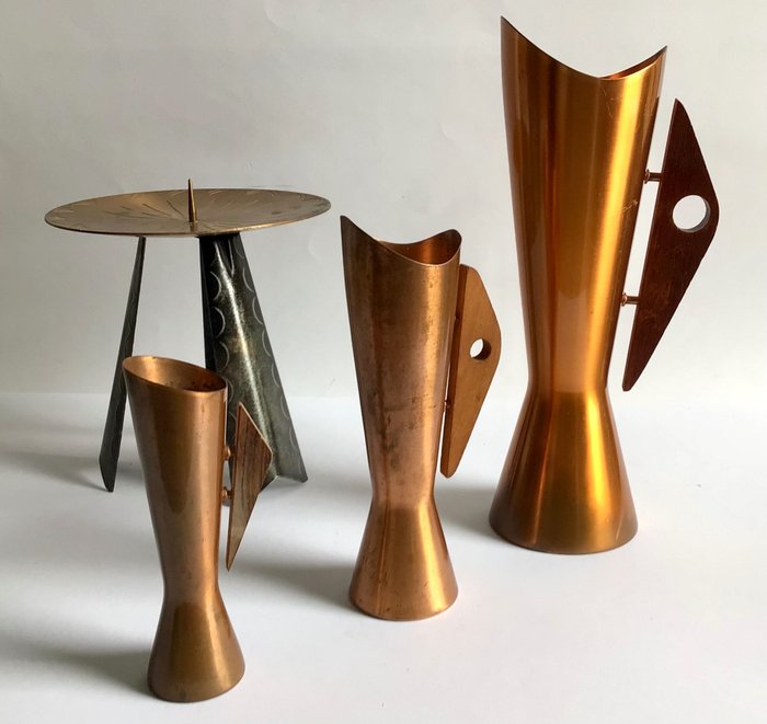 Vase  - Drei Vintage-Vasen aus brutalistischem Kupfer und ein Kerzenständer