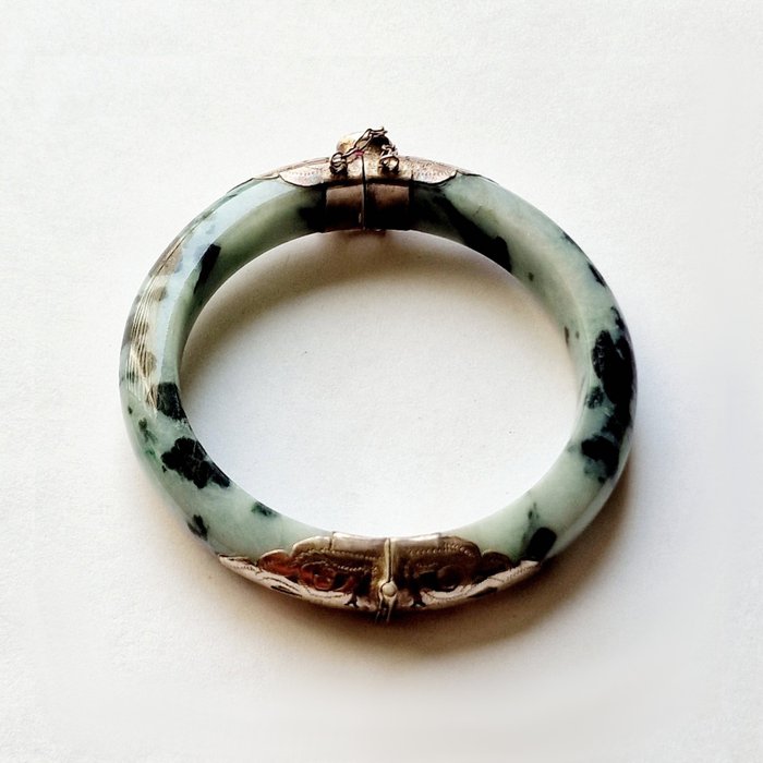 中國古代 苔綠/灰玉 現代銀鑲圓形手鐲 - 81 mm