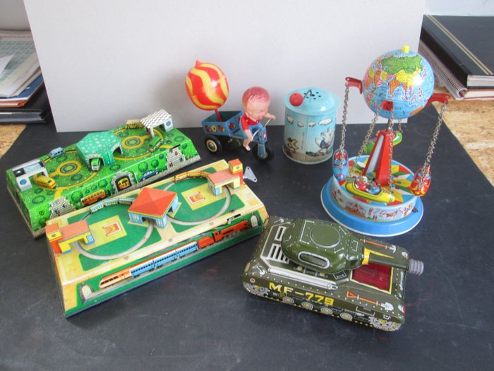 divers - Opwindbaar blikken speelgoed - 1970-1979