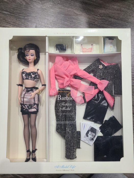 Mattel  - Lalka Barbie A Model Life Barbie Silkstone Fashion Model Giftset - 2000-2010