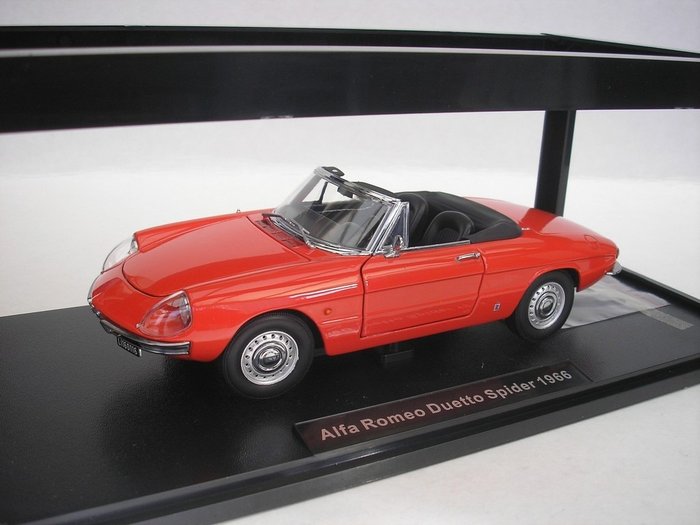 Touring Model Cars 1:18 - Modelcabrioletbil - Alfa Romeo Duetto Spider - 1966