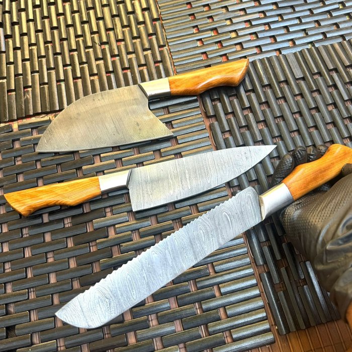 Køkkenkniv - Kitchen knife set - Damask, European Professional 3, Of Kind Køkkenknive Bedst til dine køkkener Smedet I Brand foldet - Europa