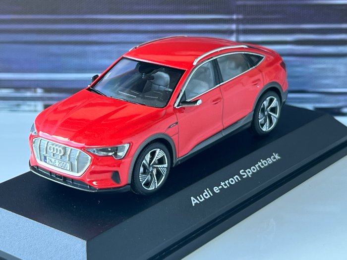 iScale 1:43 - Miniatura de carro - Audi e-tron Sportback 2019
