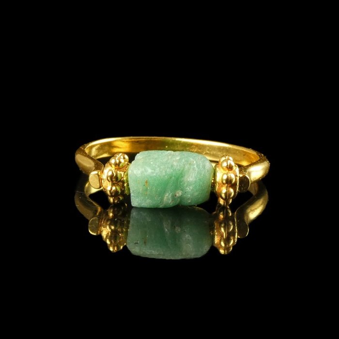 Ancient Roman Ring with Roman glass bead  (No Reserve Price)