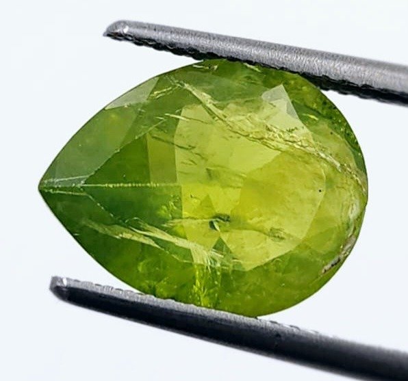 黄绿色 橄榄石 - 3.89 ct