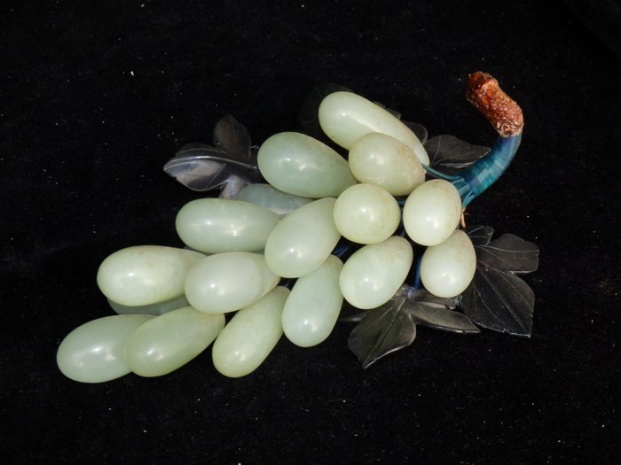 Jade - Onyx Große Weintraube aus Hartsteinen aus Onyx und Jade - Höhe: 22 cm - Breite: 10 cm- 630 g