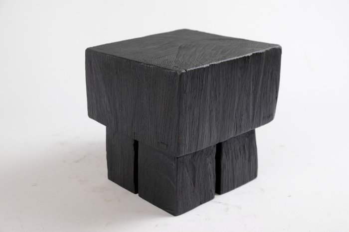 Logniture - 边桌 - 日式风格，侘寂，手工制作，实木，电锯雕刻，独一无二 - 