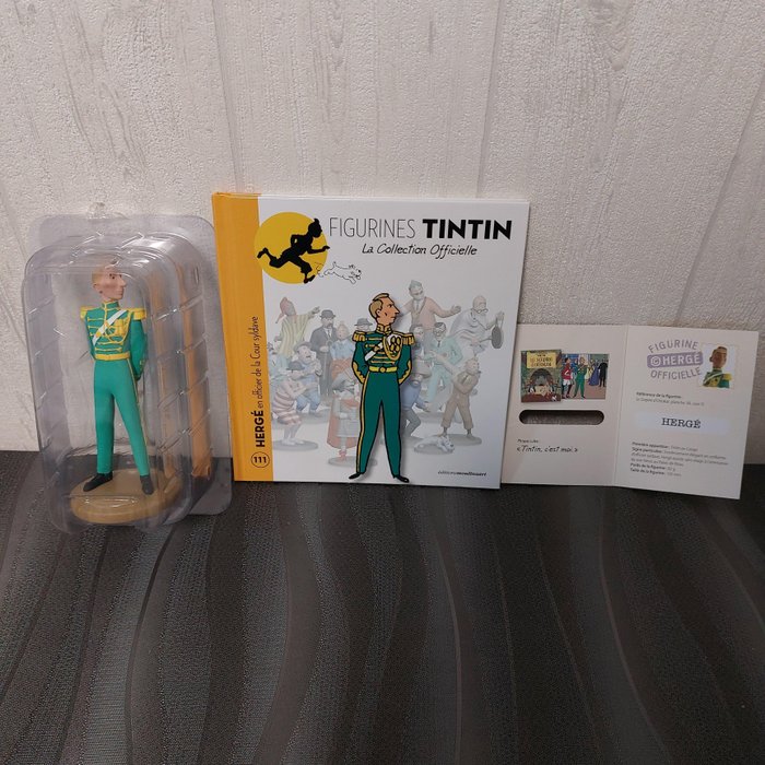 Moulinsart - Tintin - La collection Officielle - Hergé en officier de la cour Syldave
