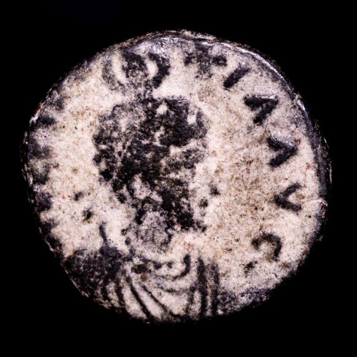 罗马帝国. 阿莉娅·弗拉西拉 （† 386）. 1/2 Follis Antioch mint. SALVS REIPVBLICAE / ANTΓ. Victory seated right on cuirass, inscribing Christogram ☧  (没有保留价)