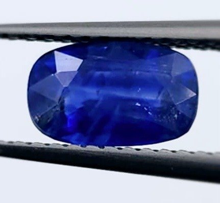 深藍 藍寶石 - 1.65 ct