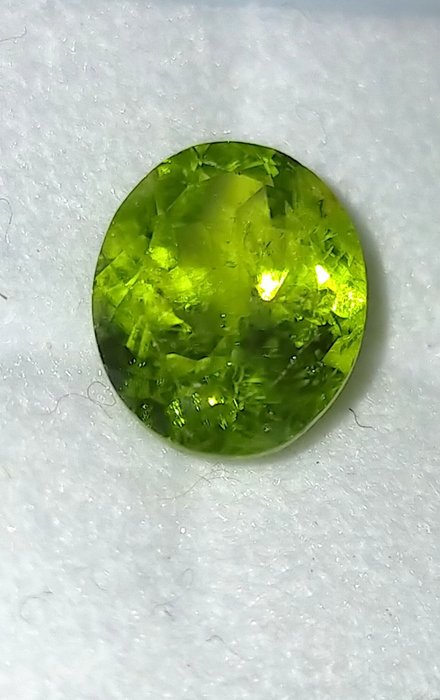 1 pcs 绿色 橄榄石 - 3.86 ct