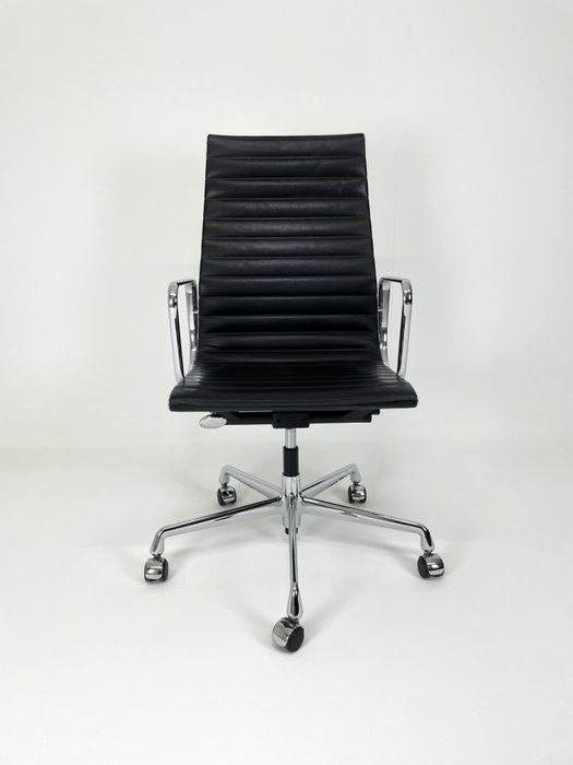 Vitra - Charles Eames, Ray Eames - Sedia da ufficio - EA119 - Alluminio, Pelle