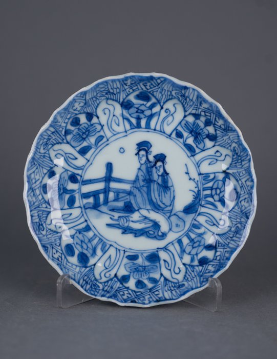 Saucer - Two ladies and the moon - Porcelain