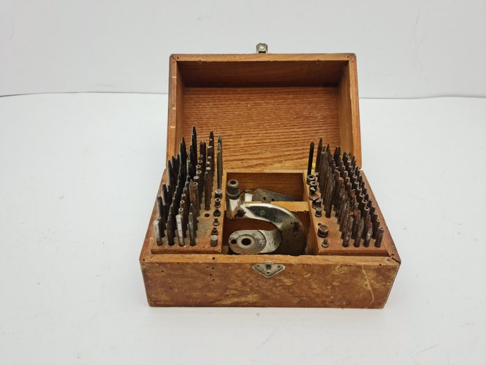 Boley punch box / treibnit. Strumenti dell'orologiaio, strumenti dell'orologiaio - Εργαλεία ωρολογοποιίας